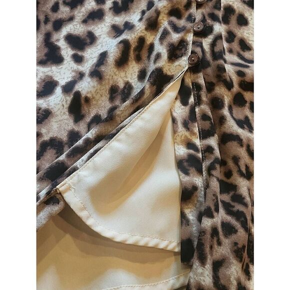 ASTR Dress Women's Medium Tan Midi Deep V Neck Animal Print Short Sleeve - Picture 4 of 5